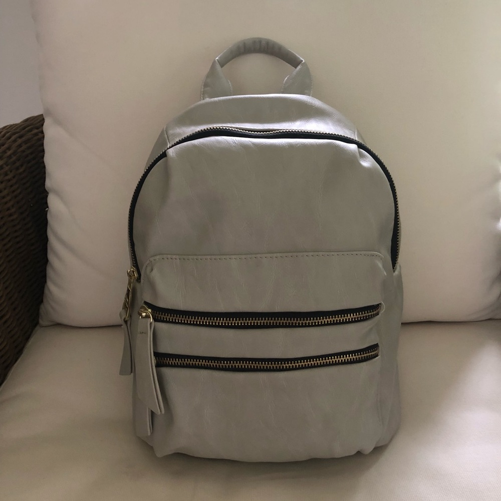 NWOT Steve Madden Taupe Zip Backpack (Never Used)